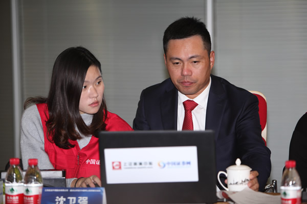 不锈股份有限公司 副总经理兼董事会秘书 刘一鸣 先生 路演现场东方