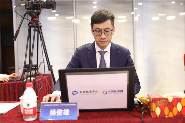 上海新炬网络信息技术股份有限公司 董事会秘书 杨俊雄 先生与投资者